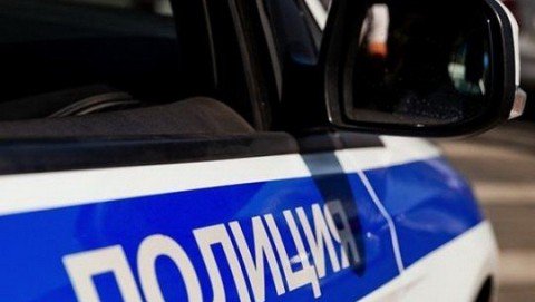 Полицейские устанавливают лиц, похитивших у жительницы Топчихинского района 120 000 рублей
